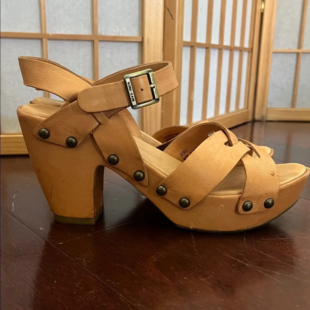 Women’s Tan Leather Platform Sandals with Buckle